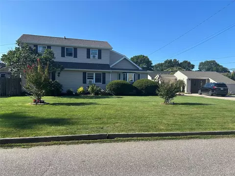 208 Ford St, Holbrook, NY 11741