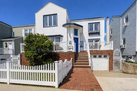 9 Vinton St, Long Beach, NY 11561