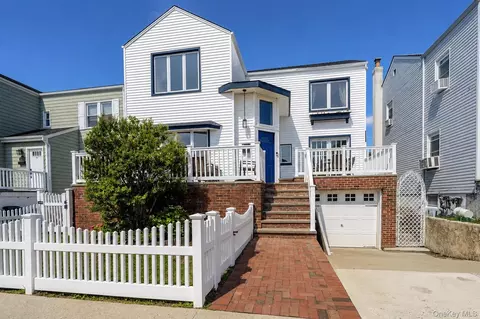 9 Vinton St, Long Beach, NY 11561