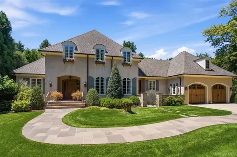 5 Puritan Pl, Huntington, NY 11743
