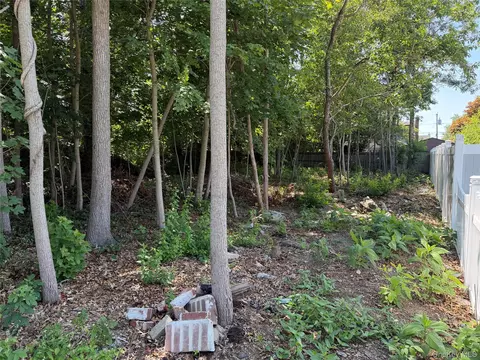 72 Phelps Ln, Babylon, NY 11703