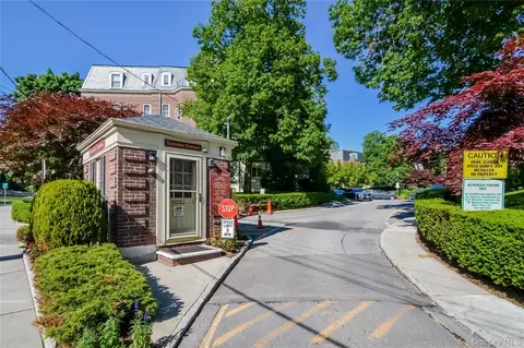 7 Chateaux Cir #7F, Scarsdale, NY 10583