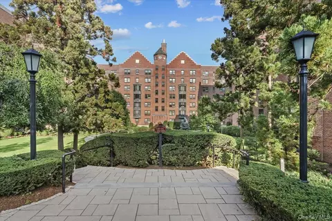 192 Garth Rd #4O, Scarsdale, NY 10583