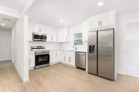743 Hoffman Ave, Bellport, NY 11713