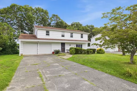 38 Appel Dr E, Shirley, NY 11967