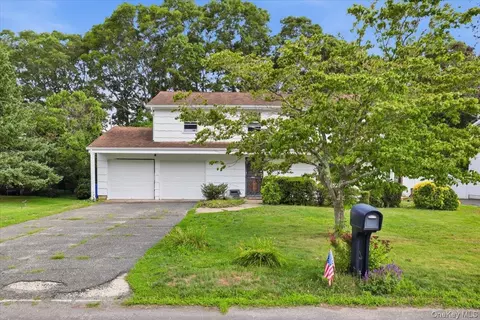 38 Appel Dr E, Shirley, NY 11967