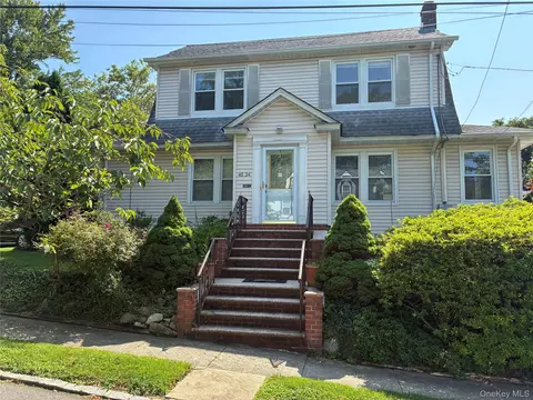 4634 Iris Ln, North Hempstead, NY 11020
