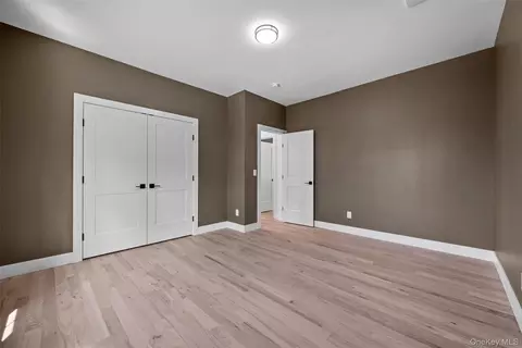 Bedroom - 98 Fox Hill Rd, Wallkill, NY 12589 photo 4 of 10