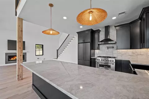Kitchen - 98 Fox Hill Rd, Wallkill, NY 12589 photo 4 of 4