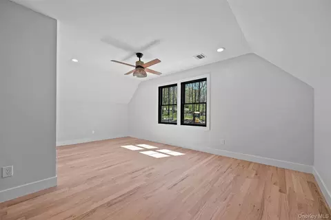 Bedroom - 98 Fox Hill Rd, Wallkill, NY 12589 photo 7 of 10