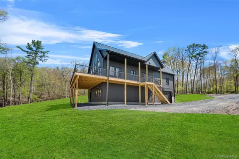 Exterior - 98 Fox Hill Rd, Wallkill, NY 12589 photo 7 of 7