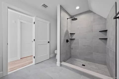 Entry Way - 98 Fox Hill Rd, Wallkill, NY 12589 photo 5 of 5