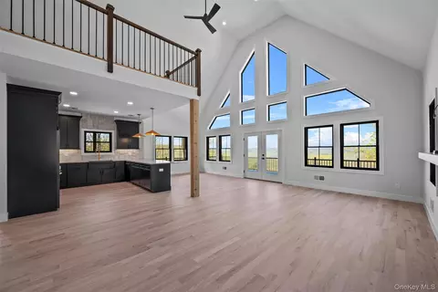 Entry Way - 98 Fox Hill Rd, Wallkill, NY 12589 photo 1 of 5