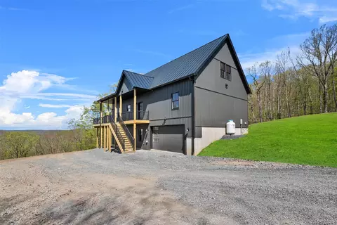 Exterior - 98 Fox Hill Rd, Wallkill, NY 12589 photo 5 of 7