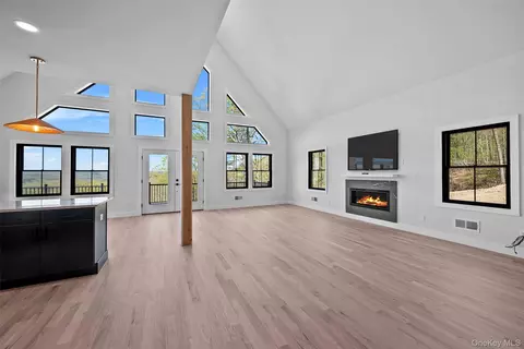 Living - 98 Fox Hill Rd, Wallkill, NY 12589 photo 1 of 8