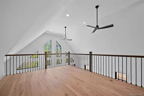 Entry Way - 98 Fox Hill Rd, Wallkill, NY 12589 photo 3 of 5