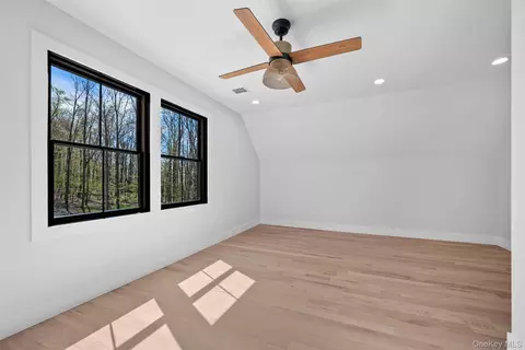 Bedroom - 98 Fox Hill Rd, Wallkill, NY 12589 photo 10 of 10