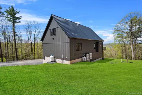 Exterior - 98 Fox Hill Rd, Wallkill, NY 12589 photo 6 of 7
