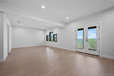 Living - 98 Fox Hill Rd, Wallkill, NY 12589 photo 7 of 8