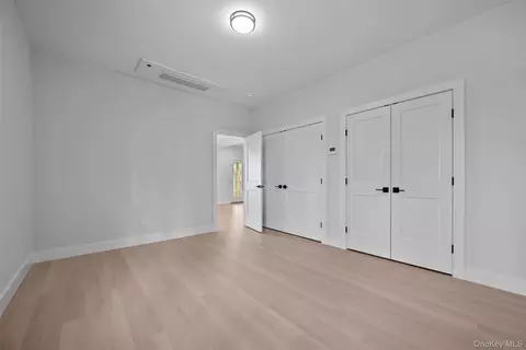 Bedroom - 98 Fox Hill Rd, Wallkill, NY 12589 photo 3 of 10