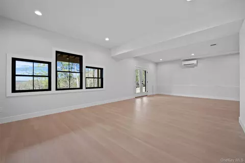 Living - 98 Fox Hill Rd, Wallkill, NY 12589 photo 8 of 8
