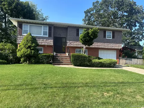 344 47th St, Lindenhurst, NY 11757