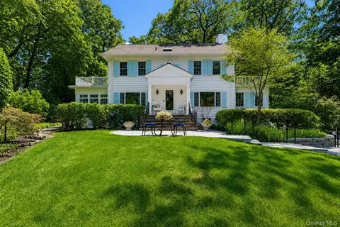 2 Kaiser Hill Rd, Huntington, NY 11743