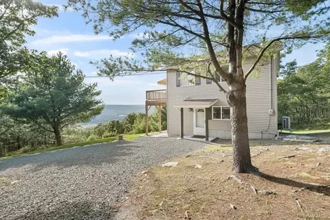 96 Treetops Trl, Mamakating, NY 12721