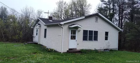 16 Lake Rd, Albany, NY 12147