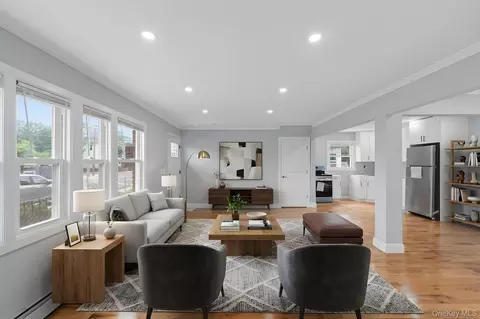13526 219th St, New York, NY 11413
