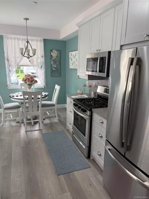 250 Sand Hills Ln, Medford, NY 11763