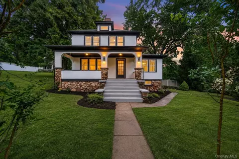 16 Maple Ave, Clarkstown, NY 10994