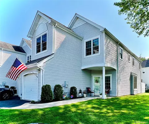 149 Windward Ct S, Port Jefferson, NY 11777