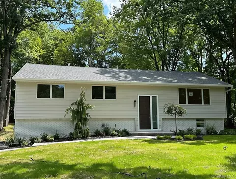 142 N Little Tor Rd, Clarkstown, NY 10956