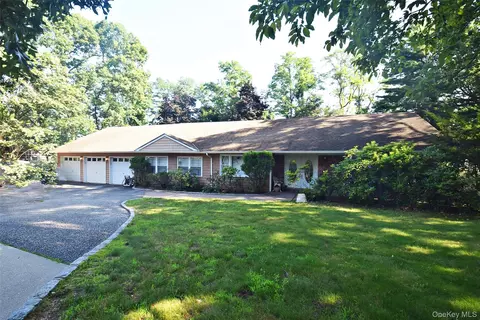 29 Ivy Hill Dr, Smithtown, NY 11787