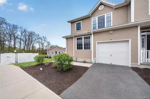 Exterior - 35 Pinto Rd E, Middletown, NY 10941 photo 2 of 7
