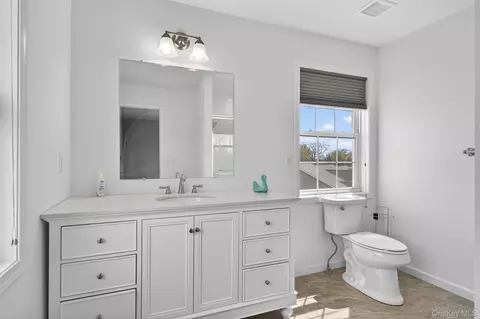 Bath - 35 Pinto Rd E, Middletown, NY 10941 photo 2 of 5