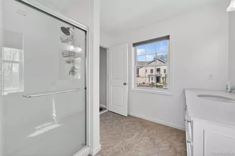 Bath - 35 Pinto Rd E, Middletown, NY 10941 photo 4 of 5