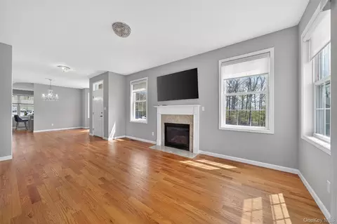 Living - 35 Pinto Rd E, Middletown, NY 10941 photo 3 of 5