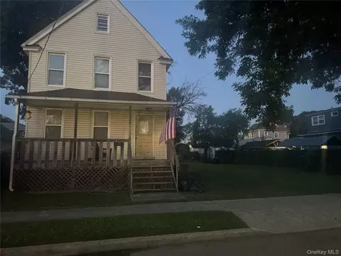 16 Star Pl, Freeport, NY 11520