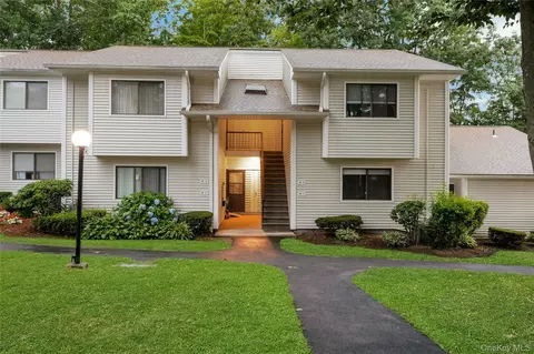 90 F Molly Pitcher Ln #F, Yorktown, NY 10598