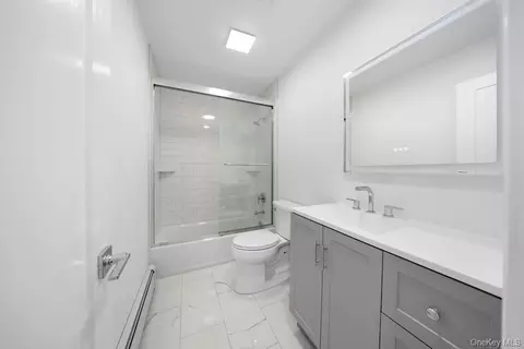 Bath - 18 Easterly Rd, Hampton Bays, NY 11946 photo 1 of 2