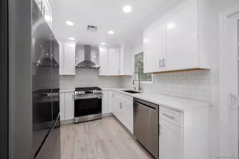 Kitchen - 18 Easterly Rd, Hampton Bays, NY 11946 photo 2 of 2