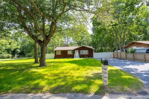 Exterior - 18 Easterly Rd, Hampton Bays, NY 11946 photo 6 of 16