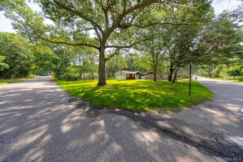 Exterior - 18 Easterly Rd, Hampton Bays, NY 11946 photo 2 of 16