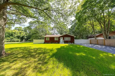Exterior - 18 Easterly Rd, Hampton Bays, NY 11946 photo 5 of 16