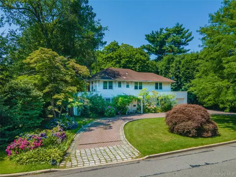 14 Clover Dr, North Hempstead, NY 11021