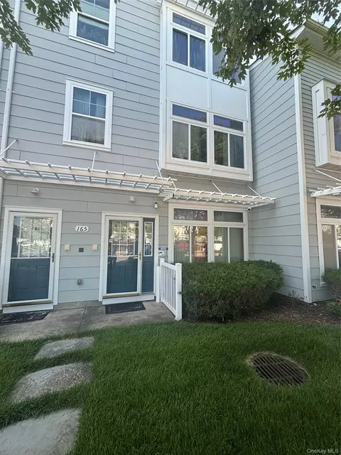 165 Commodore Cir W, Arverne, NY 11692