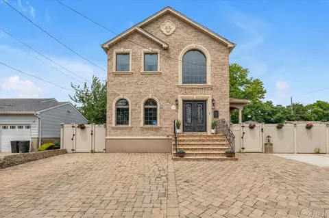 1789 Stuyvesant Ave, Merrick, NY 11566