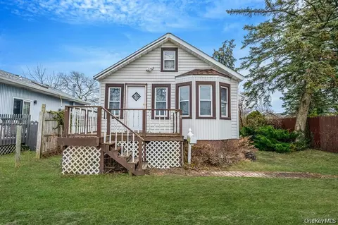 8 Eastern Concourse, Amityville, NY 11701